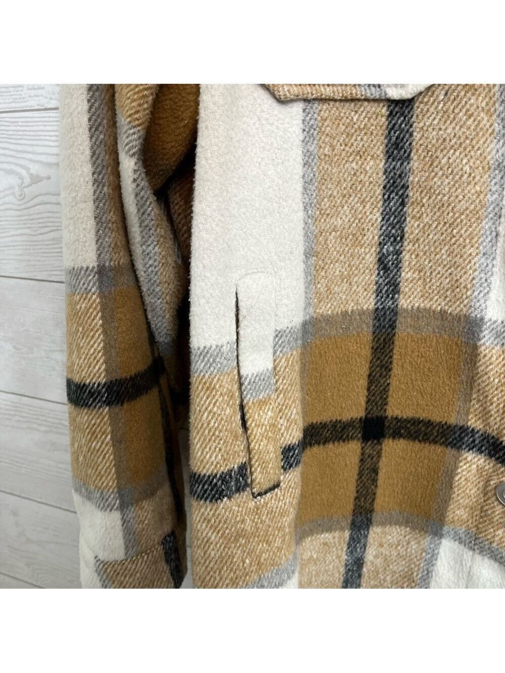 BouTiKome Women’s Tan Flannel Plaid Shirt Jacket. Size XL - Picture 5 of 8